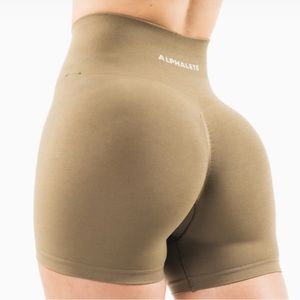 Alphalete Amplify Short 4.5” in Willow